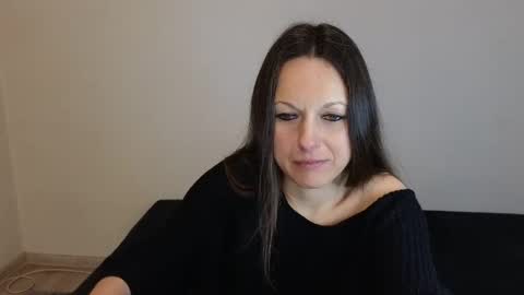 Giulia online show from February 1, 1:42 pm