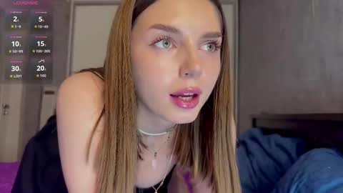 Snapshot of angelsofi__ chatting on November 28, 6:10 pm angelsofi__ online show from November 28, 6:10 pm