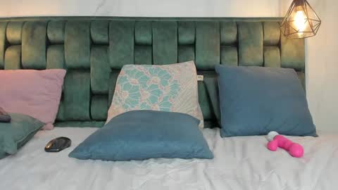 Snapshot of angelswets chatting on February 4, 5:23 pm ANGIE online show from February 4, 5:23 pm