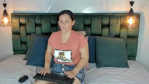 Snapshot of angelswets chatting on February 9, 1:25 pm ANGIE online show from February 9, 1:25 pm