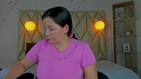 Snapshot of angelswets chatting on November 9, 1:31 pm ANGIE online show from November 9, 1:31 pm