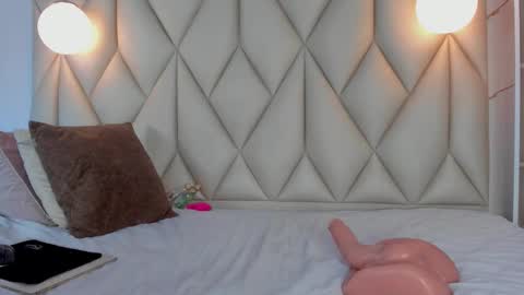 Snapshot of angelswets chatting on November 25, 2:39 pm ANGIE online show from November 25, 2:39 pm