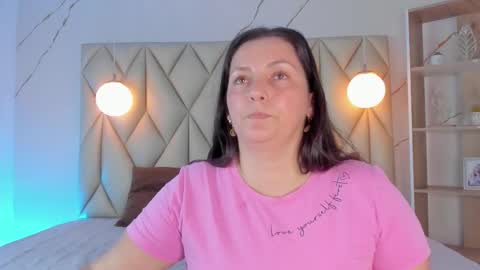 Snapshot of angelswets chatting on November 27, 2:52 pm ANGIE online show from November 27, 2:52 pm