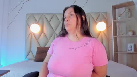 Snapshot of angelswets chatting on December 2, 1:50 pm ANGIE online show from December 2, 1:50 pm