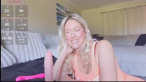 Snapshot of angelsxdesire chatting on June 3, 4:23 pm AngelsXDesire online show from June 3, 4:23 pm