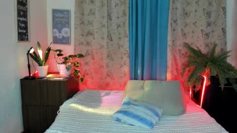 Snapshot of angelwhitte chatting on November 21, 11:25 pm angelwhitte online show from November 21, 11:25 pm