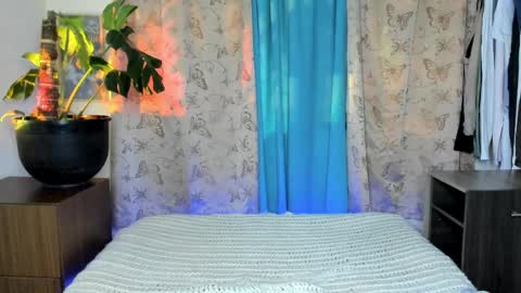 Snapshot of angelwhitte chatting on February 12, 8:26 pm angelwhitte online show from February 12, 8:26 pm