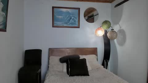 Snapshot of angelx_fox chatting on December 9, 4:01 am Angel Fox online show from December 9, 4:01 am