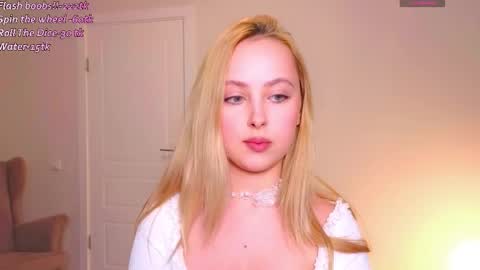 Snapshot of angelxloe chatting on February 2, 8:07 pm Im Chloe i do FLASH BOOBS for new fan club online show from February 2, 8:07 pm