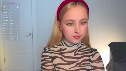 Snapshot of angelxloe chatting on February 7, 10:46 pm Im Chloe i do FLASH BOOBS for new fan club online show from February 7, 10:46 pm