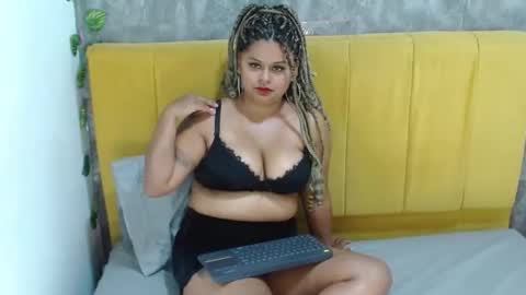 Snapshot of angiekatrinacm101 chatting on February 12, 12:33 pm angiekatrinacm101 online show from February 12, 12:33 pm