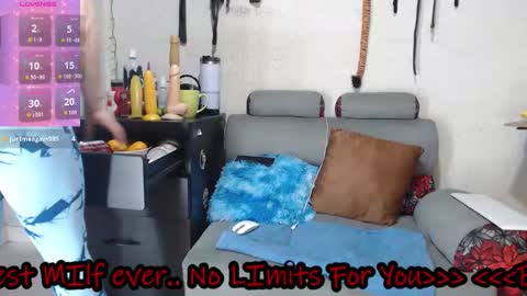 Snapshot of angierot2025 chatting on December 20, 4:08 am angierot2025 online show from December 20, 4:08 am