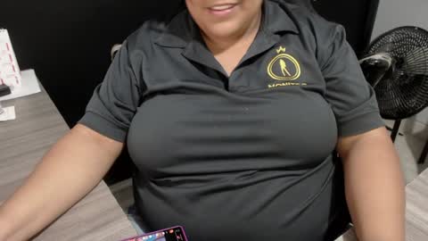 Snapshot of angy_ro12 chatting on January 16, 9:27 am angy online show from January 16, 9:27 am