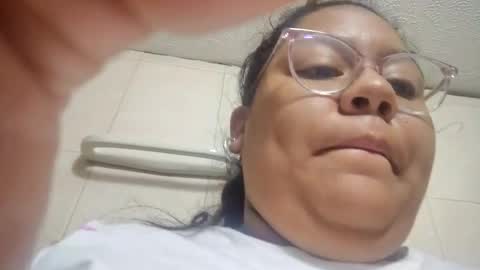 Snapshot of angy_ro12 chatting on February 17, 12:05 pm angy online show from February 17, 12:05 pm