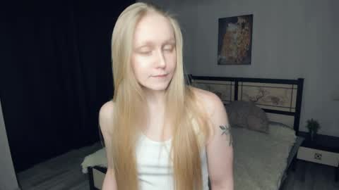 Violet online show from April 4, 7:33 pm