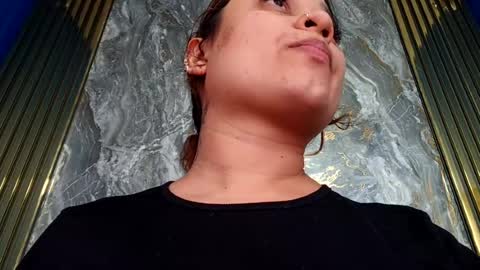 anie__saenz online show from June 18, 8:02 pm