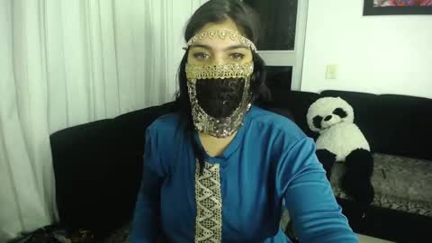 Snapshot of aniisaalii chatting on November 15, 5:27 am Anissa online show from November 15, 5:27 am