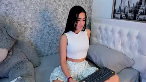 anika_h online show from February 11, 11:59 am