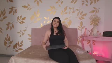Snapshot of anikaromanoff chatting on January 15, 11:43 am Lauren Anika online show from January 15, 11:43 am