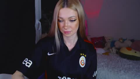 Snapshot of anita_moon_ chatting on February 12, 8:26 pm anita_moon_ online show from February 12, 8:26 pm