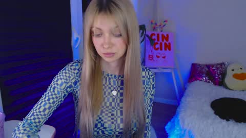Snapshot of anita_moon_ chatting on April 2, 7:33 pm anita_moon_ online show from April 2, 7:33 pm