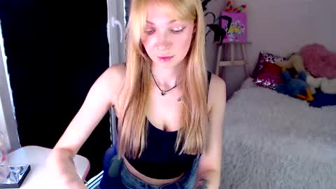Snapshot of anita_moon_ chatting on May 23, 1:15 pm anita_moon_ online show from May 23, 1:15 pm