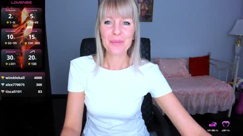Snapshot of anita_tayson chatting on December 12, 10:02 am Anita online show from December 12, 10:02 am