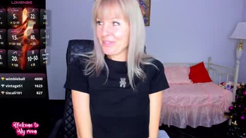 Snapshot of anita_tayson chatting on December 19, 10:02 am Anita online show from December 19, 10:02 am