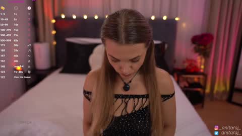 Snapshot of anitaraj_ chatting on October 11, 10:19 pm Im Anita thumb up me please its important online show from October 11, 10:19 pm