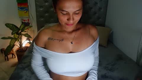 esmeralda online show from February 15, 12:04 am