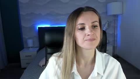 Snapshot of ann_gill chatting on December 22, 10:01 am A N N online show from December 22, 10:01 am