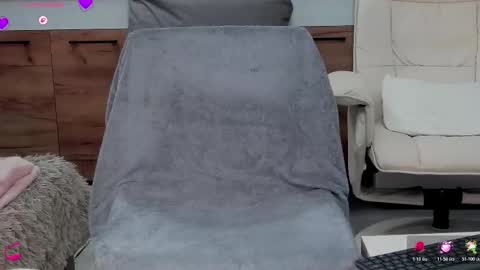 Snapshot of anna_glamlovely chatting on February 19, 12:45 pm Anna online show from February 19, 12:45 pm