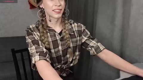 Snapshot of anna_inheart chatting on March 1, 3:03 pm Anna online show from March 1, 3:03 pm