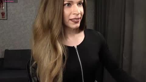 Snapshot of anna_inheart chatting on May 5, 7:11 pm Anna online show from May 5, 7:11 pm