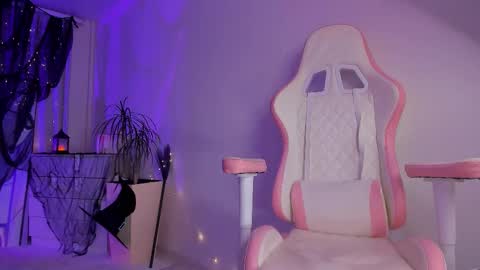 Snapshot of anna_lure chatting on October 27, 2:37 am anna_lure online show from October 27, 2:37 am