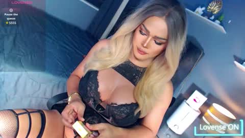 Miss Anna online show from March 25, 9:10 pm