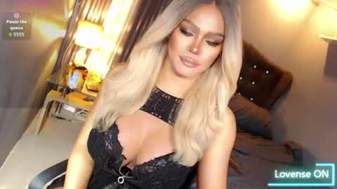Snapshot of anna_mclaine chatting on June 22, 11:46 pm Miss Anna online show from June 22, 11:46 pm