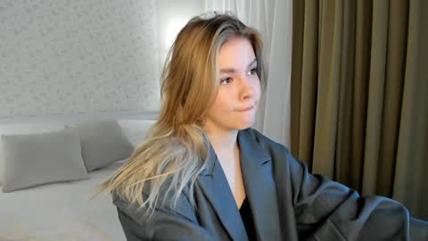 Anna online show from December 10, 1:11 am