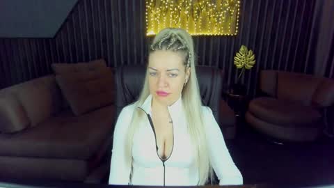 anna_snow9 online show from April 18, 5:33 am