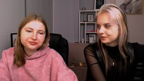 Snapshot of anna_sunshines chatting on December 5, 10:55 am Anna pvt is open online show from December 5, 10:55 am