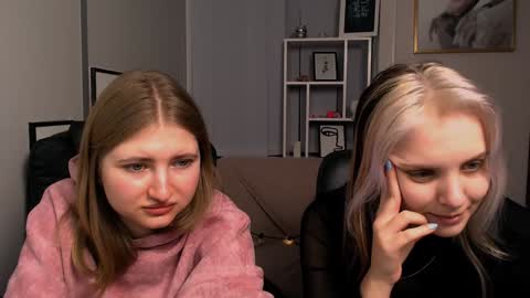 Snapshot of anna_sunshines chatting on December 5, 2:00 pm Anna pvt is open online show from December 5, 2:00 pm