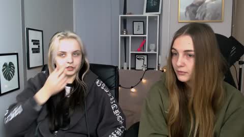 Snapshot of anna_sunshines chatting on December 16, 10:29 am Anna pvt is open online show from December 16, 10:29 am