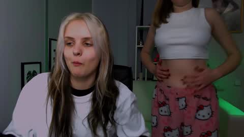 Snapshot of anna_sunshines chatting on December 17, 2:11 pm Anna pvt is open online show from December 17, 2:11 pm