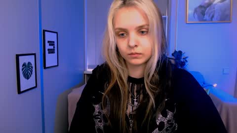 Snapshot of anna_sunshines chatting on January 7, 10:32 am Anna pvt is open online show from January 7, 10:32 am