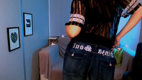 Snapshot of anna_sunshines chatting on January 7, 1:35 pm Anna pvt is open online show from January 7, 1:35 pm