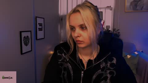 Snapshot of anna_sunshines chatting on January 8, 10:37 am Anna pvt is open online show from January 8, 10:37 am