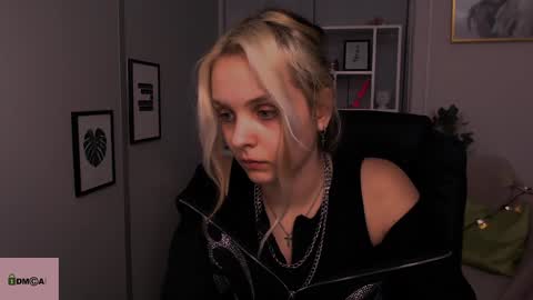 Snapshot of anna_sunshines chatting on January 8, 2:03 pm Anna pvt is open online show from January 8, 2:03 pm