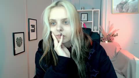 Snapshot of anna_sunshines chatting on January 13, 10:14 am Anna pvt is open online show from January 13, 10:14 am