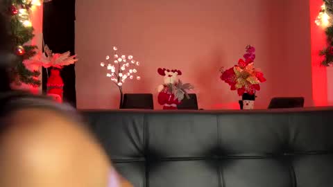 Snapshot of annaa__ chatting on December 9, 1:07 am annaa__ online show from December 9, 1:07 am