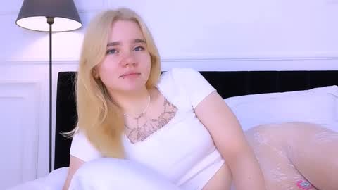 AnnaBelle online show from October 26, 2:17 am